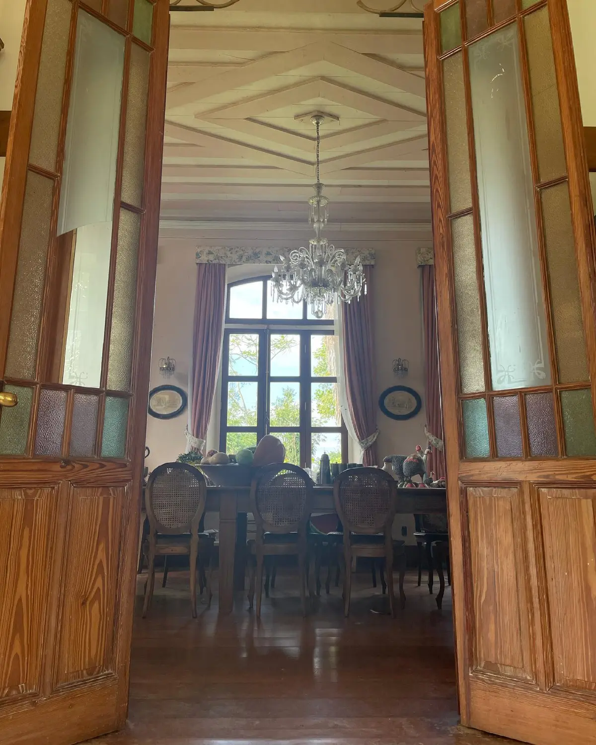 Interior histórico restaurado da Fazenda Neuchatel